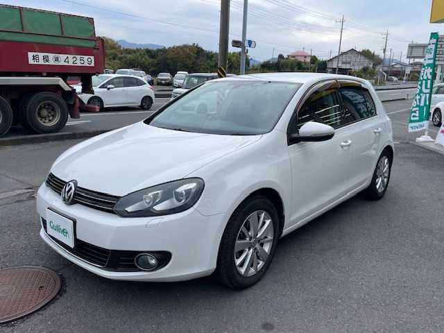 フォルクスワーゲン ゴルフ TSI コンフォートL マイスター 神奈川県 2013(平25)年 7.7万km 白 純正SDナビ/フルセグテレビ/バックカメラ/ドアバイザー/ETC/純正フロアマット/純正アルミホイール/フォグランプ/ドライブレコーダー（前後）/パドルシフト/取扱説明書/スペアキー