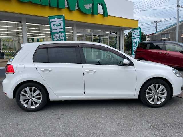 フォルクスワーゲン ゴルフ TSI コンフォートL マイスター 神奈川県 2013(平25)年 7.7万km 白 純正SDナビ/フルセグテレビ/バックカメラ/ドアバイザー/ETC/純正フロアマット/純正アルミホイール/フォグランプ/ドライブレコーダー（前後）/パドルシフト/取扱説明書/スペアキー