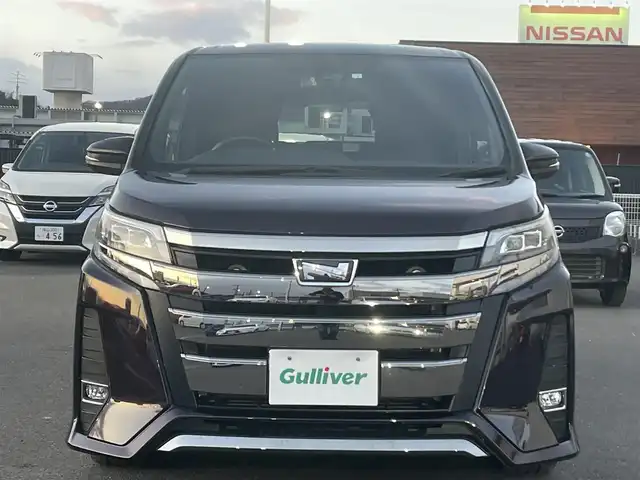 トヨタ ノア Si 広島県 2018(平30)年 4.4万km ボルドーマイカメタリック 社外メモリナビ（AVN-R8W）/(CD/DVD/フルセグ/BT)/バックカメラ/ETC/プリクラッシュセーフティ/車線逸脱警報/左パワースライドア/クルーズコントロール/純正AW16インチ/LEDヘッドライト/オートハイビーム/オートライト/革巻きハンドル/ステアリングリモコン/ドアロック連動ドアミラー