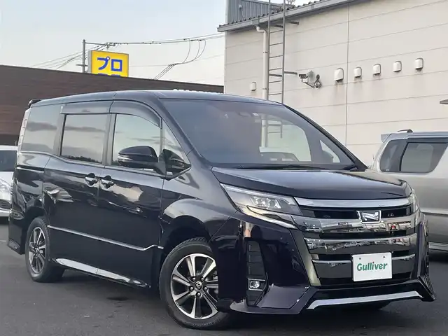 トヨタ ノア Si 広島県 2018(平30)年 4.4万km ボルドーマイカメタリック 社外メモリナビ（AVN-R8W）/(CD/DVD/フルセグ/BT)/バックカメラ/ETC/プリクラッシュセーフティ/車線逸脱警報/左パワースライドア/クルーズコントロール/純正AW16インチ/LEDヘッドライト/オートハイビーム/オートライト/革巻きハンドル/ステアリングリモコン/ドアロック連動ドアミラー