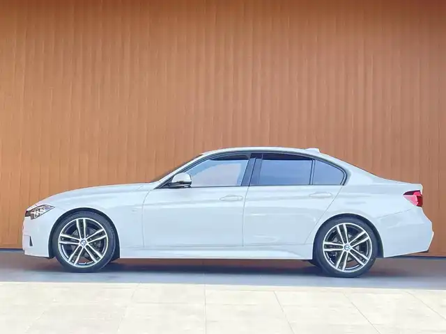 ＢＭＷ ３２０ｄ Mスポーツ エディションシャドー 愛知県 2017(平29)年 3.1万km アルピンホワイトⅢ 純正19インチAW/黒革シート/シートヒーター/パワーシート/インテリジェントセーフティ/ACC/LKA/BSM/フットトランクオープナー/LEDヘッドライト/ナビ/Bluetooth/バックカメラ/DVD/スマートキー