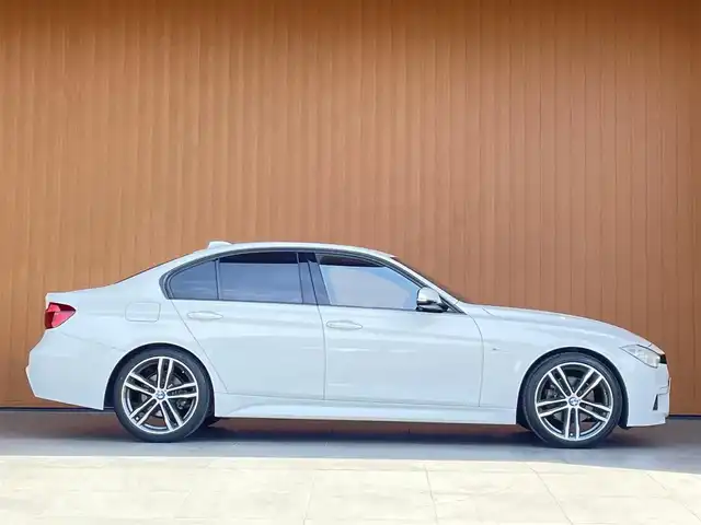 ＢＭＷ ３２０ｄ Mスポーツ エディションシャドー 愛知県 2017(平29)年 3.1万km アルピンホワイトⅢ 純正19インチAW/黒革シート/シートヒーター/パワーシート/インテリジェントセーフティ/ACC/LKA/BSM/フットトランクオープナー/LEDヘッドライト/ナビ/Bluetooth/バックカメラ/DVD/スマートキー