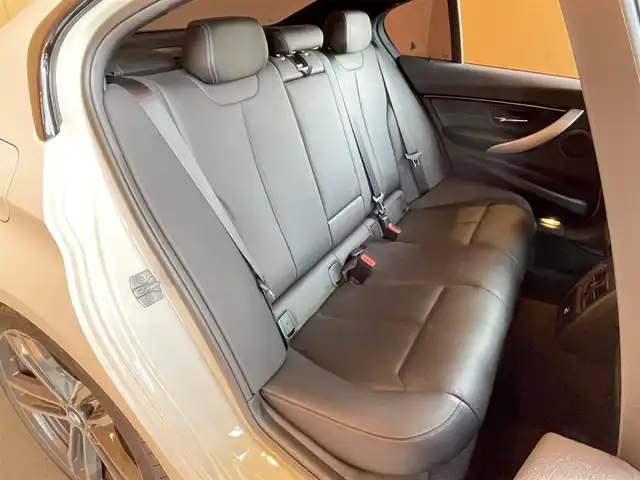 ＢＭＷ ３２０ｄ Mスポーツ エディションシャドー 愛知県 2017(平29)年 3.1万km アルピンホワイトⅢ 純正19インチAW/黒革シート/シートヒーター/パワーシート/インテリジェントセーフティ/ACC/LKA/BSM/フットトランクオープナー/LEDヘッドライト/ナビ/Bluetooth/バックカメラ/DVD/スマートキー