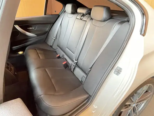 ＢＭＷ ３２０ｄ Mスポーツ エディションシャドー 愛知県 2017(平29)年 3.1万km アルピンホワイトⅢ 純正19インチAW/黒革シート/シートヒーター/パワーシート/インテリジェントセーフティ/ACC/LKA/BSM/フットトランクオープナー/LEDヘッドライト/ナビ/Bluetooth/バックカメラ/DVD/スマートキー