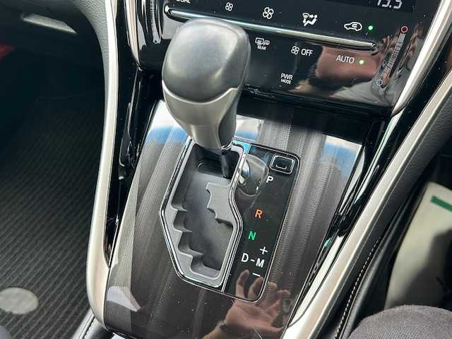 トヨタ ハリアー プレミアム 大阪府 2019(平31)年 3.6万km ホワイトパールクリスタルシャイン 純正9インチナビ(BT/フルセグ)/バックカメラ/レーダークルーズコントロール/プリクラッシュセーフティー/レーンキープアシスト/盗難防止装置/横滑り防止装置/電動リアゲート/ビルトインETC/LEDヘッドライト/オートライト/オートマチックハイビーム/ハーフレザーシート/パワーシート/ドライブレコーダー/純正アルミホイール/純正フロアマット/プッシュスタート