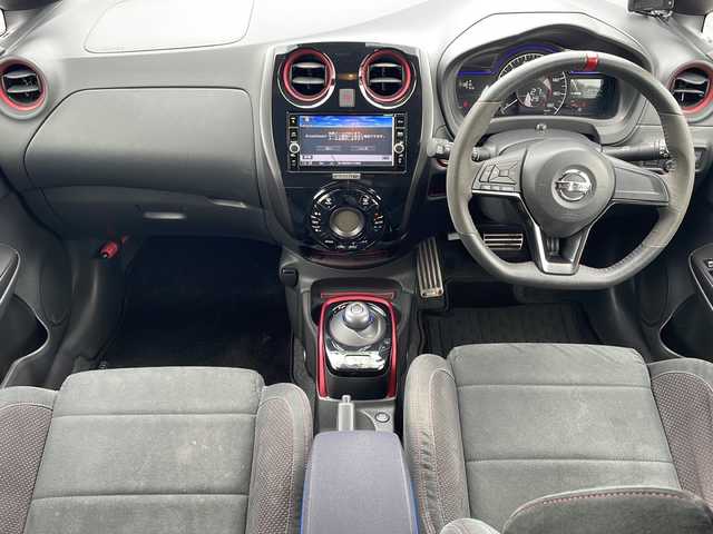 日産 ノート e－パワー ニスモ 大阪府 2018(平30)年 5.4万km ブリリアントホワイトパール 純正ＳＤナビ／Ｂｌｕｅｔｏｏｔｈ／フルセグＴＶ／ＣＤ／ＤＶＤ／ＢＤ再生機能有／ＥＴＣ／エマージェンシーブレーキ／コーナーセンサー／電子ミラー／ステアリングリモコン／スペアキー／純正アルミホイール