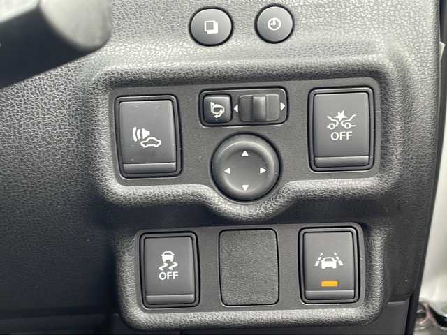 日産 ノート e－パワー ニスモ 大阪府 2018(平30)年 5.4万km ブリリアントホワイトパール 純正ＳＤナビ／Ｂｌｕｅｔｏｏｔｈ／フルセグＴＶ／ＣＤ／ＤＶＤ／ＢＤ再生機能有／ＥＴＣ／エマージェンシーブレーキ／コーナーセンサー／電子ミラー／ステアリングリモコン／スペアキー／純正アルミホイール