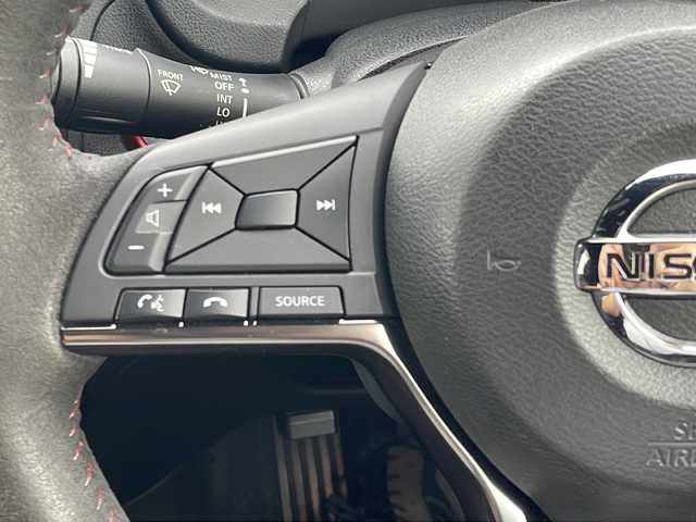 日産 ノート e－パワー ニスモ 大阪府 2018(平30)年 5.4万km ブリリアントホワイトパール 純正ＳＤナビ／Ｂｌｕｅｔｏｏｔｈ／フルセグＴＶ／ＣＤ／ＤＶＤ／ＢＤ再生機能有／ＥＴＣ／エマージェンシーブレーキ／コーナーセンサー／電子ミラー／ステアリングリモコン／スペアキー／純正アルミホイール