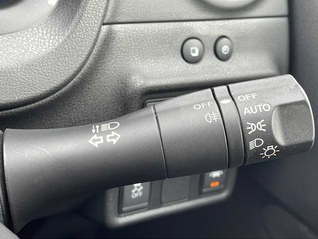 日産 ノート e－パワー ニスモ 大阪府 2018(平30)年 5.4万km ブリリアントホワイトパール 純正ＳＤナビ／Ｂｌｕｅｔｏｏｔｈ／フルセグＴＶ／ＣＤ／ＤＶＤ／ＢＤ再生機能有／ＥＴＣ／エマージェンシーブレーキ／コーナーセンサー／電子ミラー／ステアリングリモコン／スペアキー／純正アルミホイール