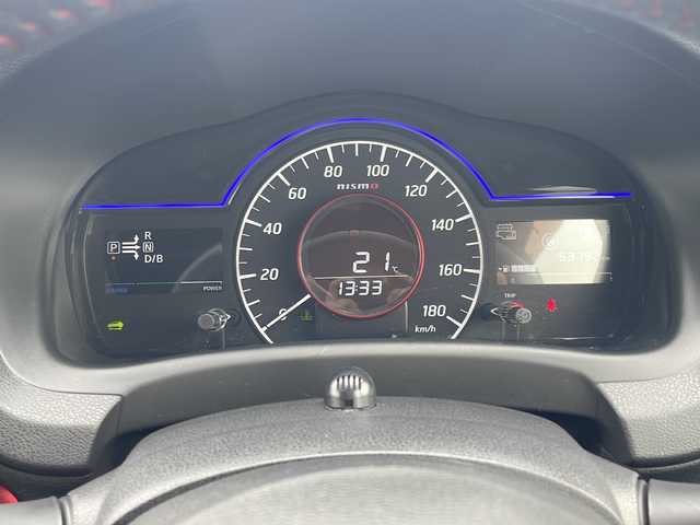 日産 ノート e－パワー ニスモ 大阪府 2018(平30)年 5.4万km ブリリアントホワイトパール 純正ＳＤナビ／Ｂｌｕｅｔｏｏｔｈ／フルセグＴＶ／ＣＤ／ＤＶＤ／ＢＤ再生機能有／ＥＴＣ／エマージェンシーブレーキ／コーナーセンサー／電子ミラー／ステアリングリモコン／スペアキー／純正アルミホイール