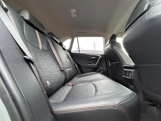 トヨタ ＲＡＶ４ アドベンチャー 大阪府 2020(令2)年 5.4万km アッシュグレーメタリック/アーバンカーキ 純正９インチナビ/   フルセグTV/Bluetooth/USB/全方位モニター/衝突軽減ブレーキ/横滑り防止装置/コーナセンサー/ＢＳＭ/前席シートヒーター/スマートルームミラー/レーダークルーズコントロール/レーンキープアシスト/ステアリングスイッチ/運転席パワーシート/ステアリングヒーター/オートマチックハイビーム/ルーフレール/純正19インチアルミホイール/純正フロアマット/プッシュスタート/スマートキー/ＥＴＣ/ＬＥＤライト/禁煙車