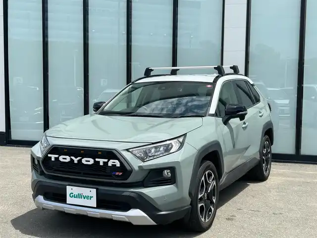 トヨタ ＲＡＶ４ アドベンチャー 大阪府 2020(令2)年 5.4万km アッシュグレーメタリック/アーバンカーキ 純正９インチナビ/   フルセグTV/Bluetooth/USB/全方位モニター/衝突軽減ブレーキ/横滑り防止装置/コーナセンサー/ＢＳＭ/前席シートヒーター/スマートルームミラー/レーダークルーズコントロール/レーンキープアシスト/ステアリングスイッチ/運転席パワーシート/ステアリングヒーター/オートマチックハイビーム/ルーフレール/純正19インチアルミホイール/純正フロアマット/プッシュスタート/スマートキー/ＥＴＣ/ＬＥＤライト/禁煙車