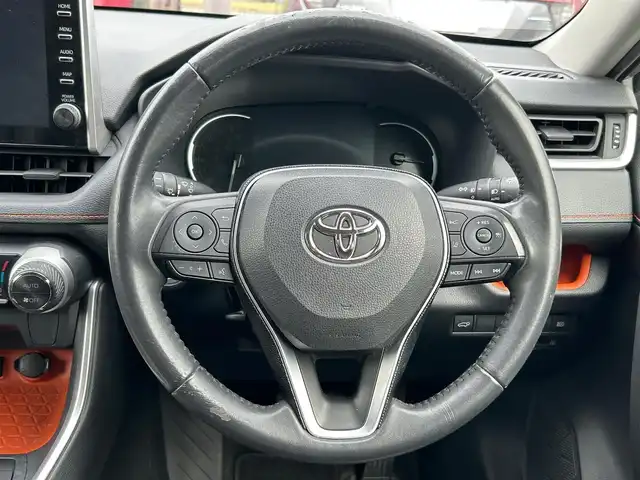 トヨタ ＲＡＶ４ アドベンチャー 大阪府 2020(令2)年 5.4万km アッシュグレーメタリック/アーバンカーキ 純正９インチナビ/   フルセグTV/Bluetooth/USB/全方位モニター/衝突軽減ブレーキ/横滑り防止装置/コーナセンサー/ＢＳＭ/前席シートヒーター/スマートルームミラー/レーダークルーズコントロール/レーンキープアシスト/ステアリングスイッチ/運転席パワーシート/ステアリングヒーター/オートマチックハイビーム/ルーフレール/純正19インチアルミホイール/純正フロアマット/プッシュスタート/スマートキー/ＥＴＣ/ＬＥＤライト/禁煙車
