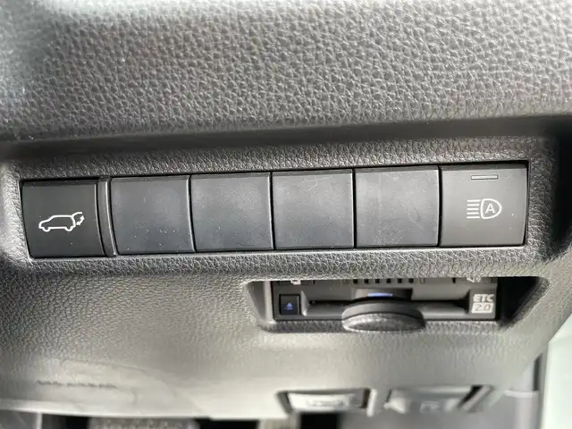 トヨタ ＲＡＶ４ アドベンチャー 大阪府 2020(令2)年 5.4万km アッシュグレーメタリック/アーバンカーキ 純正９インチナビ/   フルセグTV/Bluetooth/USB/全方位モニター/衝突軽減ブレーキ/横滑り防止装置/コーナセンサー/ＢＳＭ/前席シートヒーター/スマートルームミラー/レーダークルーズコントロール/レーンキープアシスト/ステアリングスイッチ/運転席パワーシート/ステアリングヒーター/オートマチックハイビーム/ルーフレール/純正19インチアルミホイール/純正フロアマット/プッシュスタート/スマートキー/ＥＴＣ/ＬＥＤライト