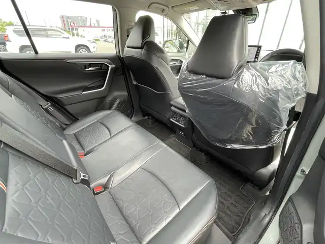 トヨタ ＲＡＶ４ アドベンチャー 大阪府 2020(令2)年 5.4万km アッシュグレーメタリック/アーバンカーキ 純正９インチナビ/   フルセグTV/Bluetooth/USB/全方位モニター/衝突軽減ブレーキ/横滑り防止装置/コーナセンサー/ＢＳＭ/前席シートヒーター/スマートルームミラー/レーダークルーズコントロール/レーンキープアシスト/ステアリングスイッチ/運転席パワーシート/ステアリングヒーター/オートマチックハイビーム/ルーフレール/純正19インチアルミホイール/純正フロアマット/プッシュスタート/スマートキー/ＥＴＣ/ＬＥＤライト