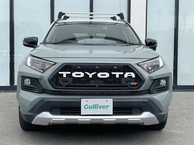 トヨタ ＲＡＶ４ アドベンチャー 大阪府 2020(令2)年 5.4万km アッシュグレーメタリック/アーバンカーキ 純正９インチナビ/   フルセグTV/Bluetooth/USB/全方位モニター/衝突軽減ブレーキ/横滑り防止装置/コーナセンサー/ＢＳＭ/前席シートヒーター/スマートルームミラー/レーダークルーズコントロール/レーンキープアシスト/ステアリングスイッチ/運転席パワーシート/ステアリングヒーター/オートマチックハイビーム/ルーフレール/純正19インチアルミホイール/純正フロアマット/プッシュスタート/スマートキー/ＥＴＣ/ＬＥＤライト