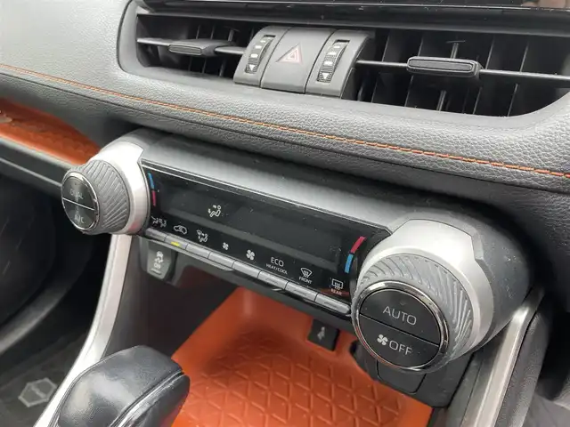 トヨタ ＲＡＶ４ アドベンチャー 大阪府 2020(令2)年 5.4万km アッシュグレーメタリック/アーバンカーキ 純正９インチナビ/   フルセグTV/Bluetooth/USB/全方位モニター/衝突軽減ブレーキ/横滑り防止装置/コーナセンサー/ＢＳＭ/前席シートヒーター/スマートルームミラー/レーダークルーズコントロール/レーンキープアシスト/ステアリングスイッチ/運転席パワーシート/ステアリングヒーター/オートマチックハイビーム/ルーフレール/純正19インチアルミホイール/純正フロアマット/プッシュスタート/スマートキー/ＥＴＣ/ＬＥＤライト