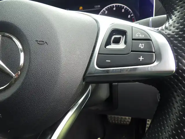 メルセデス・ベンツ Ｅ２００ SW アバンギャルド スポーツ 千葉県 2018(平30)年 5万km カバンサイトブルー 245/40R19/アクティブブレーキアシスト/アクティブレーンキーピングアシスト/ブラインドスポットアシスト/アテンションアシスト/パワーバックドア/ハーフレザーシート/前席パワーシート/シートヒーター/純正HDDナビ/地デジTV/【Bluetooth接続】/【Apple CarPlay　Android Auto対応】/360°カメラ/ディストロニック/革巻きステアリング/ステアリングスイッチ/パドルシフト/ETC（2.0）/LEDヘッドライト/フォグライト/ウインカーミラー/パークトロニック/純正19インチアルミホイル/サイド/カーテンエアバッグ/キーレスゴー