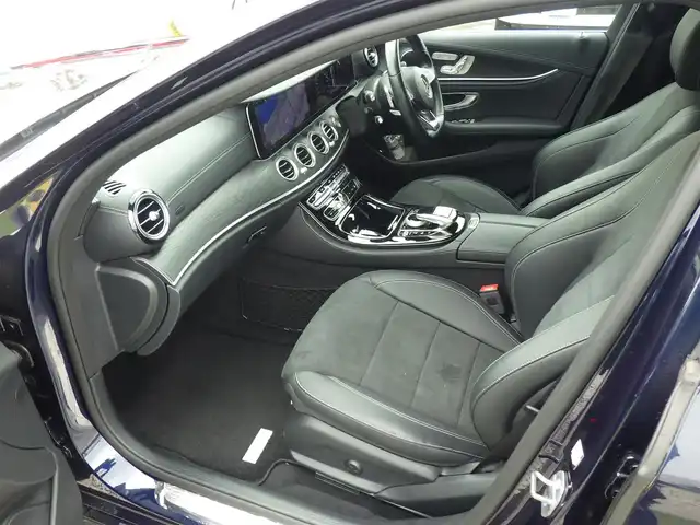 メルセデス・ベンツ Ｅ２００ SW アバンギャルド スポーツ 千葉県 2018(平30)年 5万km カバンサイトブルー 245/40R19/アクティブブレーキアシスト/アクティブレーンキーピングアシスト/ブラインドスポットアシスト/アテンションアシスト/パワーバックドア/ハーフレザーシート/前席パワーシート/シートヒーター/純正HDDナビ/地デジTV/【Bluetooth接続】/【Apple CarPlay　Android Auto対応】/360°カメラ/ディストロニック/革巻きステアリング/ステアリングスイッチ/パドルシフト/ETC（2.0）/LEDヘッドライト/フォグライト/ウインカーミラー/パークトロニック/純正19インチアルミホイル/サイド/カーテンエアバッグ/キーレスゴー