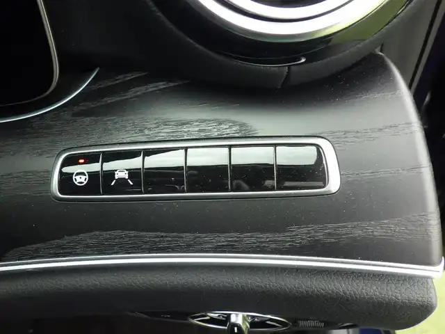 メルセデス・ベンツ Ｅ２００ SW アバンギャルド スポーツ 千葉県 2018(平30)年 5万km カバンサイトブルー 245/40R19/アクティブブレーキアシスト/アクティブレーンキーピングアシスト/ブラインドスポットアシスト/アテンションアシスト/パワーバックドア/ハーフレザーシート/前席パワーシート/シートヒーター/純正HDDナビ/地デジTV/【Bluetooth接続】/【Apple CarPlay　Android Auto対応】/360°カメラ/ディストロニック/革巻きステアリング/ステアリングスイッチ/パドルシフト/ETC（2.0）/LEDヘッドライト/フォグライト/ウインカーミラー/パークトロニック/純正19インチアルミホイル/サイド/カーテンエアバッグ/キーレスゴー