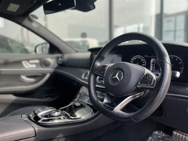 メルセデス・ベンツ Ｅ２００ SW アバンギャルド スポーツ 千葉県 2018(平30)年 5万km カバンサイトブルー 245/40R19/アクティブブレーキアシスト/アクティブレーンキーピングアシスト/ブラインドスポットアシスト/アテンションアシスト/パワーバックドア/ハーフレザーシート/前席パワーシート/シートヒーター/純正HDDナビ/地デジTV/【Bluetooth接続】/【Apple CarPlay　Android Auto対応】/360°カメラ/ディストロニック/革巻きステアリング/ステアリングスイッチ/パドルシフト/ETC（2.0）/LEDヘッドライト/フォグライト/ウインカーミラー/パークトロニック/純正19インチアルミホイル/サイド/カーテンエアバッグ/キーレスゴー