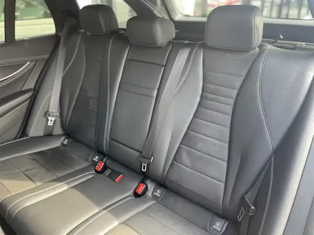 メルセデス・ベンツ Ｅ２００ SW アバンギャルド スポーツ 千葉県 2018(平30)年 5万km カバンサイトブルー 245/40R19/アクティブブレーキアシスト/アクティブレーンキーピングアシスト/ブラインドスポットアシスト/アテンションアシスト/パワーバックドア/ハーフレザーシート/前席パワーシート/シートヒーター/純正HDDナビ/地デジTV/【Bluetooth接続】/【Apple CarPlay　Android Auto対応】/360°カメラ/ディストロニック/革巻きステアリング/ステアリングスイッチ/パドルシフト/ETC（2.0）/LEDヘッドライト/フォグライト/ウインカーミラー/パークトロニック/純正19インチアルミホイル/サイド/カーテンエアバッグ/キーレスゴー