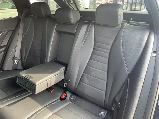 メルセデス・ベンツ Ｅ２００ SW アバンギャルド スポーツ 千葉県 2018(平30)年 5万km カバンサイトブルー 245/40R19/アクティブブレーキアシスト/アクティブレーンキーピングアシスト/ブラインドスポットアシスト/アテンションアシスト/パワーバックドア/ハーフレザーシート/前席パワーシート/シートヒーター/純正HDDナビ/地デジTV/【Bluetooth接続】/【Apple CarPlay　Android Auto対応】/360°カメラ/ディストロニック/革巻きステアリング/ステアリングスイッチ/パドルシフト/ETC（2.0）/LEDヘッドライト/フォグライト/ウインカーミラー/パークトロニック/純正19インチアルミホイル/サイド/カーテンエアバッグ/キーレスゴー