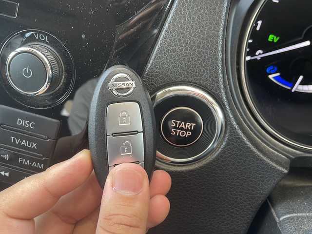 日産 エクストレイル ハイブリッド 20X エマージェンシーブレーキ 鳥取県 2015(平27)年 13.5万km ダイヤモンドブラック ワンオーナー/スマートキー/全方位カメラ/オールモード4WD/プリクラッシュセーフティ/レーンデパーチャー/カプロンシート（ヒーター）/ダウンヒルアシスト/メーカーOPナビゲーション/フルセグ・Bluetooth/クルーズコントロール/クリアランスソナー/カーボン調インテリアパネル/革巻ステアリング/オートエアコン/オートライト/ETCユニット/保証書・取説