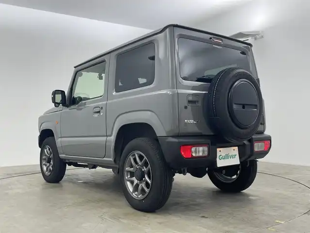スズキ ジムニー XC 岡山県 2023(令5)年 1.8万km ミディアムグレー ワンオーナー		/メモリナビゲーション		/【フルセグ/Bluetooth/DVD/MSV】		/バックカメラ		/純正16inアルミホイール+サマータイヤ：装着		/クルーズコントロール		/ビルトインETC		/LEDヘッドライト（AUTO機能付き）		/シートヒーター		/横滑り防止機能		/衝突軽減システム		/車線逸脱防止システム/ヘッドライトウォッシャー/ダウンヒルアシスト		/ドライブレコーダー				/スマートキー	/ステアリングスイッチ		/プッシュスタート			/フロアマット		/新車保証書		/取扱説明書