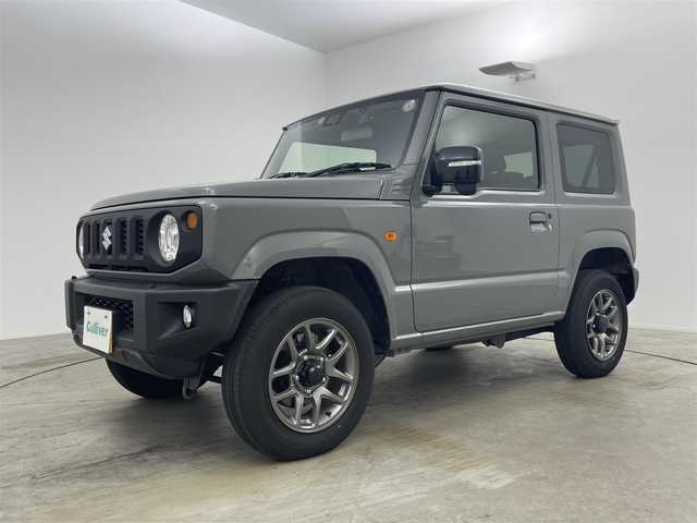 スズキ ジムニー XC 岡山県 2023(令5)年 1.8万km ミディアムグレー ワンオーナー		/メモリナビゲーション		/【フルセグ/Bluetooth/DVD/MSV】		/バックカメラ		/純正16inアルミホイール+サマータイヤ：装着		/クルーズコントロール		/ビルトインETC		/LEDヘッドライト（AUTO機能付き）		/シートヒーター		/横滑り防止機能		/衝突軽減システム		/車線逸脱防止システム/ヘッドライトウォッシャー/ダウンヒルアシスト		/ドライブレコーダー				/スマートキー	/ステアリングスイッチ		/プッシュスタート			/フロアマット		/新車保証書		/取扱説明書