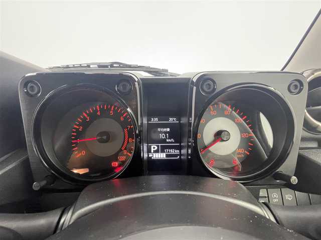 スズキ ジムニー XC 岡山県 2023(令5)年 1.8万km ミディアムグレー ワンオーナー		/メモリナビゲーション		/【フルセグ/Bluetooth/DVD/MSV】		/バックカメラ		/純正16inアルミホイール+サマータイヤ：装着		/クルーズコントロール		/ビルトインETC		/LEDヘッドライト（AUTO機能付き）		/シートヒーター		/横滑り防止機能		/衝突軽減システム		/車線逸脱防止システム/ヘッドライトウォッシャー/ダウンヒルアシスト		/ドライブレコーダー				/スマートキー	/ステアリングスイッチ		/プッシュスタート			/フロアマット		/新車保証書		/取扱説明書