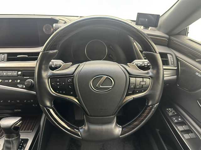 レクサス ＥＳ 300h バージョンL 兵庫県 2020(令2)年 12.2万km ソニッククォーツ 純正ナビ（CD、DVD、SD、BT）/フルセグTV/マークレビンソンサウンド/ドラレコ前方/アラウンドビューモニター/レーンキープアシスト/レーザークルーズコントロール/PCS/ステアリングスイッチ/パドルシフト/ＭＴモードＡＴ/黒レザーシート/D/N席パワーシート/シートヒーター/エアシート/メモリーシート/ハンドルヒーター/LEDライト/オートライト/フロアマット/サンルーフ/カードキー有