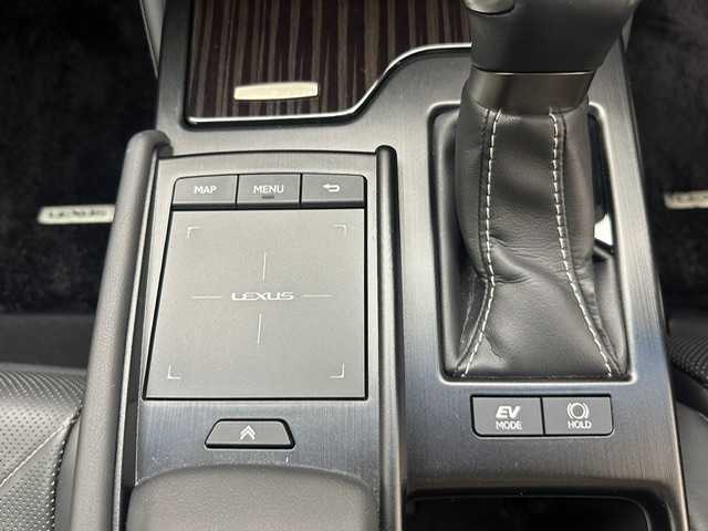 レクサス ＥＳ 300h バージョンL 兵庫県 2020(令2)年 12.2万km ソニッククォーツ 純正ナビ（CD、DVD、SD、BT）/フルセグTV/マークレビンソンサウンド/ドラレコ前方/アラウンドビューモニター/レーンキープアシスト/レーザークルーズコントロール/PCS/ステアリングスイッチ/パドルシフト/ＭＴモードＡＴ/黒レザーシート/D/N席パワーシート/シートヒーター/エアシート/メモリーシート/ハンドルヒーター/LEDライト/オートライト/フロアマット/サンルーフ/カードキー有