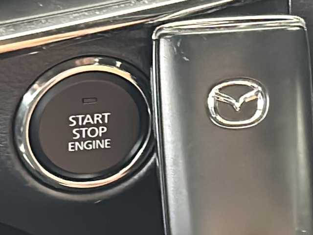 マツダ マツダ３ファストバック 20S Lパッケージ 茨城県 2020(令2)年 6万km スノーフレイクホワイトパールマイカ 純正ナビ　/全周囲カメラ　/Ｂｌｕｅｔｏｏｔｈ接続　/ＣＤ／ＤＶＤ／フルセグＴＶ　/ビルドインＥＴＣ　/ＨＤＭＩ　/ステアリングヒーター　/追従クルコン　/コーナーセンサー　/オートホールド　/メモリーシート