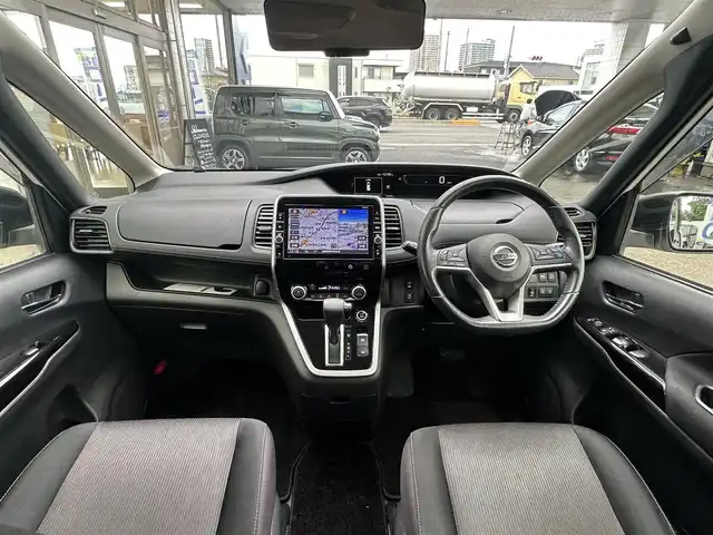 日産 セレナ ハイウェイスター G 滋賀県 2017(平29)年 13万km ブリリアントホワイトパール 2トーン (株)IDOMが運営する【じしゃロン草津店】の自社ローン専用車両になりますこちらは現金またはオートローンご利用時の価格です。自社ローンご希望の方は別途その旨お申付け下さい/フルセグテレビ/バックカメラ/アイドリングストップ/クルーズコントロール/ドアバイザー/プッシュスタート/両側パワースライドドア/イージークローザー/ETC