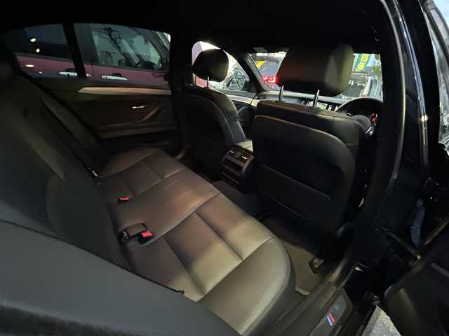 ＢＭＷ ５２３ｄ Mスポーツ 東京都 2016(平28)年 11.7万km カーボンブラックM 純正HDDナビ/バックカメラ/レザーシート/パワーシート/ドライビングアシストプラス/軽減ブレーキ/衝突回避/前車接近警告/レーンディパーチャーアラート/アクティブクルーズコントロール/ETC2.0/ステアリングスイッチ/パドルシフト/革巻きステアリングホイール/HIDヘッドライト/フォグランプ/Mスポーツサスペンション/プッシュスタート/スマートキー/アイドリングストップ/フロアマット/保証書/取扱説明書