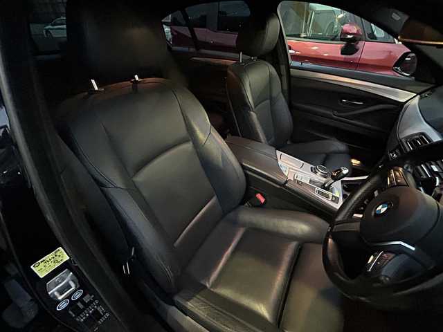 ＢＭＷ ５２３ｄ Mスポーツ 東京都 2016(平28)年 11.7万km カーボンブラックM 純正HDDナビ/バックカメラ/レザーシート/パワーシート/ドライビングアシストプラス/軽減ブレーキ/衝突回避/前車接近警告/レーンディパーチャーアラート/アクティブクルーズコントロール/ETC2.0/ステアリングスイッチ/パドルシフト/革巻きステアリングホイール/HIDヘッドライト/フォグランプ/Mスポーツサスペンション/プッシュスタート/スマートキー/アイドリングストップ/フロアマット/保証書/取扱説明書
