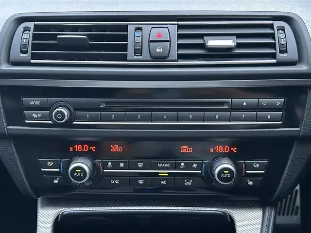 ＢＭＷ ５２３ｄ Mスポーツ 東京都 2016(平28)年 11.7万km カーボンブラックM 純正HDDナビ/バックカメラ/レザーシート/パワーシート/ドライビングアシストプラス/軽減ブレーキ/衝突回避/前車接近警告/レーンディパーチャーアラート/アクティブクルーズコントロール/ETC2.0/ステアリングスイッチ/パドルシフト/革巻きステアリングホイール/HIDヘッドライト/フォグランプ/Mスポーツサスペンション/プッシュスタート/スマートキー/アイドリングストップ/フロアマット/保証書/取扱説明書
