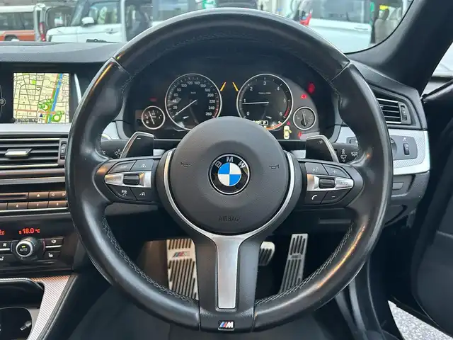 ＢＭＷ ５２３ｄ Mスポーツ 東京都 2016(平28)年 11.7万km カーボンブラックM 純正HDDナビ/バックカメラ/レザーシート/パワーシート/ドライビングアシストプラス/軽減ブレーキ/衝突回避/前車接近警告/レーンディパーチャーアラート/アクティブクルーズコントロール/ETC2.0/ステアリングスイッチ/パドルシフト/革巻きステアリングホイール/HIDヘッドライト/フォグランプ/Mスポーツサスペンション/プッシュスタート/スマートキー/アイドリングストップ/フロアマット/保証書/取扱説明書