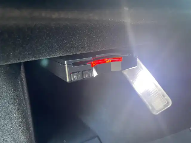 プジョー ３００８ GT ブルー HDi 滋賀県 2020(令2)年 2.1万km BLANC NACRE サンルーフ/ファーストクラスＰＫＧ/ハーフレザーシート/・前席パワーシート　/・前席シートヒーター　/純正ディスプレイオーディオ（BT/CarPlay）/３６０°カメラ/ＡＣＣ　/ＢＳＭ　/ＬＫＡ　/ワイヤレスチャージ　/アンビエントライト　/ＥＴＣ/コーナーセンサー /純正18インチAW