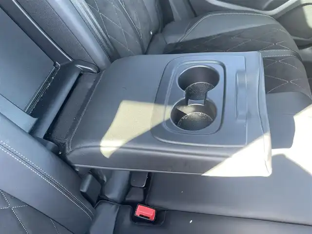 プジョー ３００８ GT ブルー HDi 滋賀県 2020(令2)年 2.1万km BLANC NACRE サンルーフ/ファーストクラスＰＫＧ/ハーフレザーシート/・前席パワーシート　/・前席シートヒーター　/純正ディスプレイオーディオ（BT/CarPlay）/３６０°カメラ/ＡＣＣ　/ＢＳＭ　/ＬＫＡ　/ワイヤレスチャージ　/アンビエントライト　/ＥＴＣ/コーナーセンサー /純正18インチAW