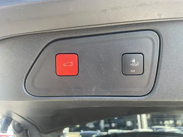 プジョー ３００８ GT ブルー HDi 滋賀県 2020(令2)年 2.1万km BLANC NACRE サンルーフ/ファーストクラスＰＫＧ/ハーフレザーシート/・前席パワーシート　/・前席シートヒーター　/純正ディスプレイオーディオ（BT/CarPlay）/３６０°カメラ/ＡＣＣ　/ＢＳＭ　/ＬＫＡ　/ワイヤレスチャージ　/アンビエントライト　/ＥＴＣ/コーナーセンサー /純正18インチAW