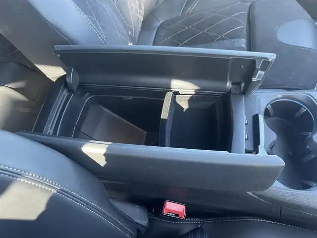 プジョー ３００８ GT ブルー HDi 滋賀県 2020(令2)年 2.1万km BLANC NACRE サンルーフ/ファーストクラスＰＫＧ/ハーフレザーシート/・前席パワーシート　/・前席シートヒーター　/純正ディスプレイオーディオ（BT/CarPlay）/３６０°カメラ/ＡＣＣ　/ＢＳＭ　/ＬＫＡ　/ワイヤレスチャージ　/アンビエントライト　/ＥＴＣ/コーナーセンサー /純正18インチAW