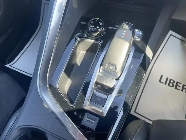 プジョー ３００８ GT ブルー HDi 滋賀県 2020(令2)年 2.1万km BLANC NACRE サンルーフ/ファーストクラスＰＫＧ/ハーフレザーシート/・前席パワーシート　/・前席シートヒーター　/純正ディスプレイオーディオ（BT/CarPlay）/３６０°カメラ/ＡＣＣ　/ＢＳＭ　/ＬＫＡ　/ワイヤレスチャージ　/アンビエントライト　/ＥＴＣ/コーナーセンサー /純正18インチAW