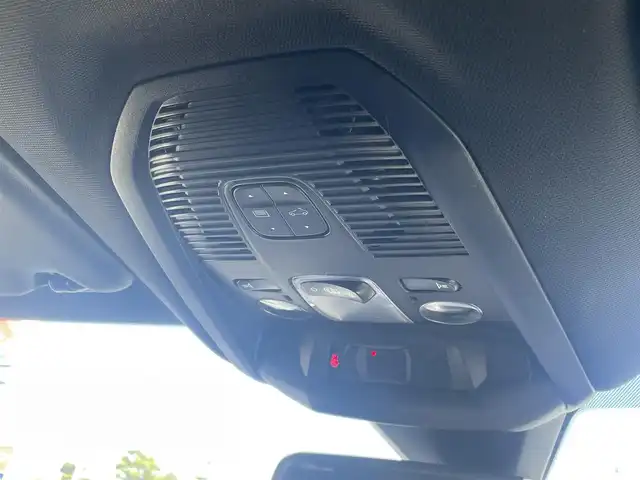 プジョー ３００８ GT ブルー HDi 滋賀県 2020(令2)年 2.1万km BLANC NACRE サンルーフ/ファーストクラスＰＫＧ/ハーフレザーシート/・前席パワーシート　/・前席シートヒーター　/純正ディスプレイオーディオ（BT/CarPlay）/３６０°カメラ/ＡＣＣ　/ＢＳＭ　/ＬＫＡ　/ワイヤレスチャージ　/アンビエントライト　/ＥＴＣ/コーナーセンサー /純正18インチAW