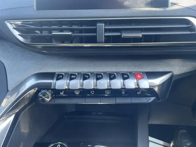 プジョー ３００８ GT ブルー HDi 滋賀県 2020(令2)年 2.1万km BLANC NACRE サンルーフ/ファーストクラスＰＫＧ/ハーフレザーシート/・前席パワーシート　/・前席シートヒーター　/純正ディスプレイオーディオ（BT/CarPlay）/３６０°カメラ/ＡＣＣ　/ＢＳＭ　/ＬＫＡ　/ワイヤレスチャージ　/アンビエントライト　/ＥＴＣ/コーナーセンサー /純正18インチAW