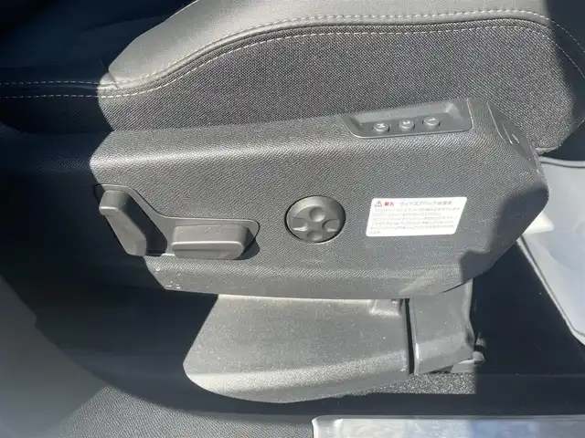 プジョー ３００８ GT ブルー HDi 滋賀県 2020(令2)年 2.1万km BLANC NACRE サンルーフ/ファーストクラスＰＫＧ/ハーフレザーシート/・前席パワーシート　/・前席シートヒーター　/純正ディスプレイオーディオ（BT/CarPlay）/３６０°カメラ/ＡＣＣ　/ＢＳＭ　/ＬＫＡ　/ワイヤレスチャージ　/アンビエントライト　/ＥＴＣ/コーナーセンサー /純正18インチAW