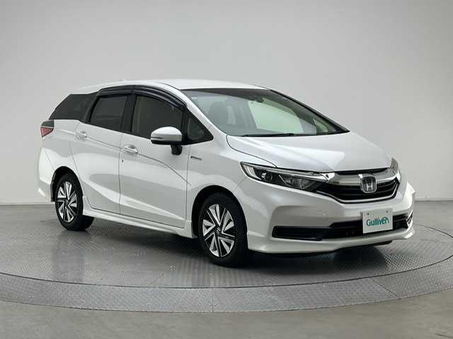 ホンダ シャトル ハイブリッド ホンダセンシング 兵庫県 2019(令1)年 6.8万km プラチナホワイトパール 社外メモリナビ(Bluetooth/SD/USB)/バックカメラ/追従型クルーズコントロール/スタッドレスタイヤ積込/レーンキープアシスト/衝突被害軽減ブレーキ/社外フロアマット/ビルトインETC/ドアバイザー/スマートキー/スペアキー/ヘッドライトレベライザー