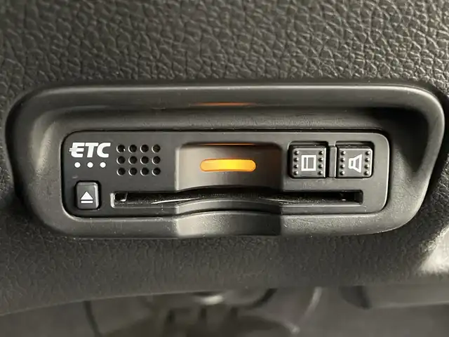 ホンダ ヴェゼル ハイブリッド Z ホンダセンシング 鹿児島県 2019(平31)年 3.1万km クリスタルブラックパール 純正ナビ/・CD/DVD/・FM/AM/・フルセグTV/・SD/Music Rack/・USB/HDMI/・Bluetooth/ホンダセンシング/●衝突軽減ブレーキ〈CMBS〉/●誤発進抑制機能/●歩行者事故低減ステアリング/●路外逸脱抑制機能/●ACC〈アダプティブ・クルーズ・コントロール〉/●LKAS〈車線維持支援システム〉/●先行車発進お知らせ機能/●標識認識機能/バックカメラ/サイドカーテンエアバッグ/LEDヘッドライト/ハーフレザーシート/運転席+助手席シートヒーター/ドライブレコーダー/ビルトインETC/アイドリングストップ/パドルシフト/横滑り防止装置