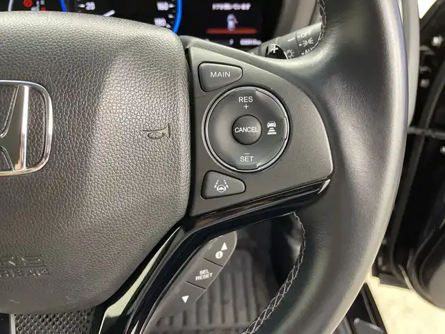 ホンダ ヴェゼル ハイブリッド Z ホンダセンシング 鹿児島県 2019(平31)年 3.1万km クリスタルブラックパール 純正ナビ/・CD/DVD/・FM/AM/・フルセグTV/・SD/Music Rack/・USB/HDMI/・Bluetooth/ホンダセンシング/●衝突軽減ブレーキ〈CMBS〉/●誤発進抑制機能/●歩行者事故低減ステアリング/●路外逸脱抑制機能/●ACC〈アダプティブ・クルーズ・コントロール〉/●LKAS〈車線維持支援システム〉/●先行車発進お知らせ機能/●標識認識機能/バックカメラ/サイドカーテンエアバッグ/LEDヘッドライト/ハーフレザーシート/運転席+助手席シートヒーター/ドライブレコーダー/ビルトインETC/アイドリングストップ/パドルシフト/横滑り防止装置